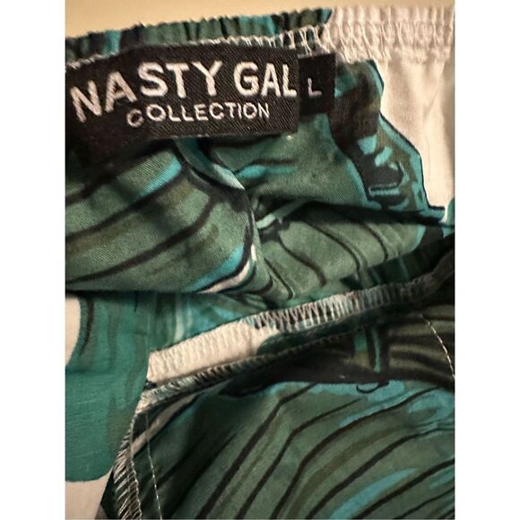 Boohoo Nasty Gal Romper Playsuit Green White 50s Style Palm Leaves Womens Sz L - Picture 7 of 15